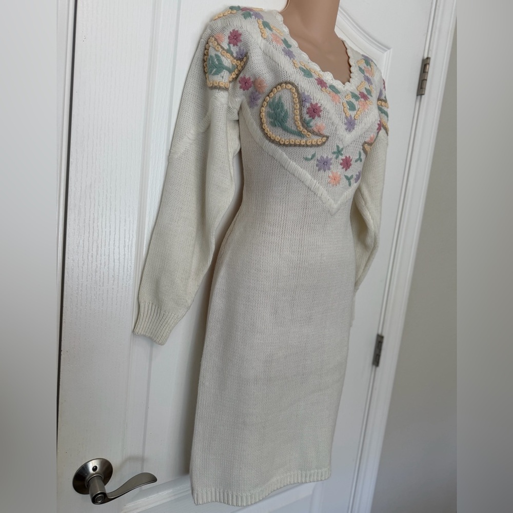 VTG 80s 90s Styleworks Cream Colored Pastel Floral Embroidered Sweater Dress, S - Picture 4 of 12